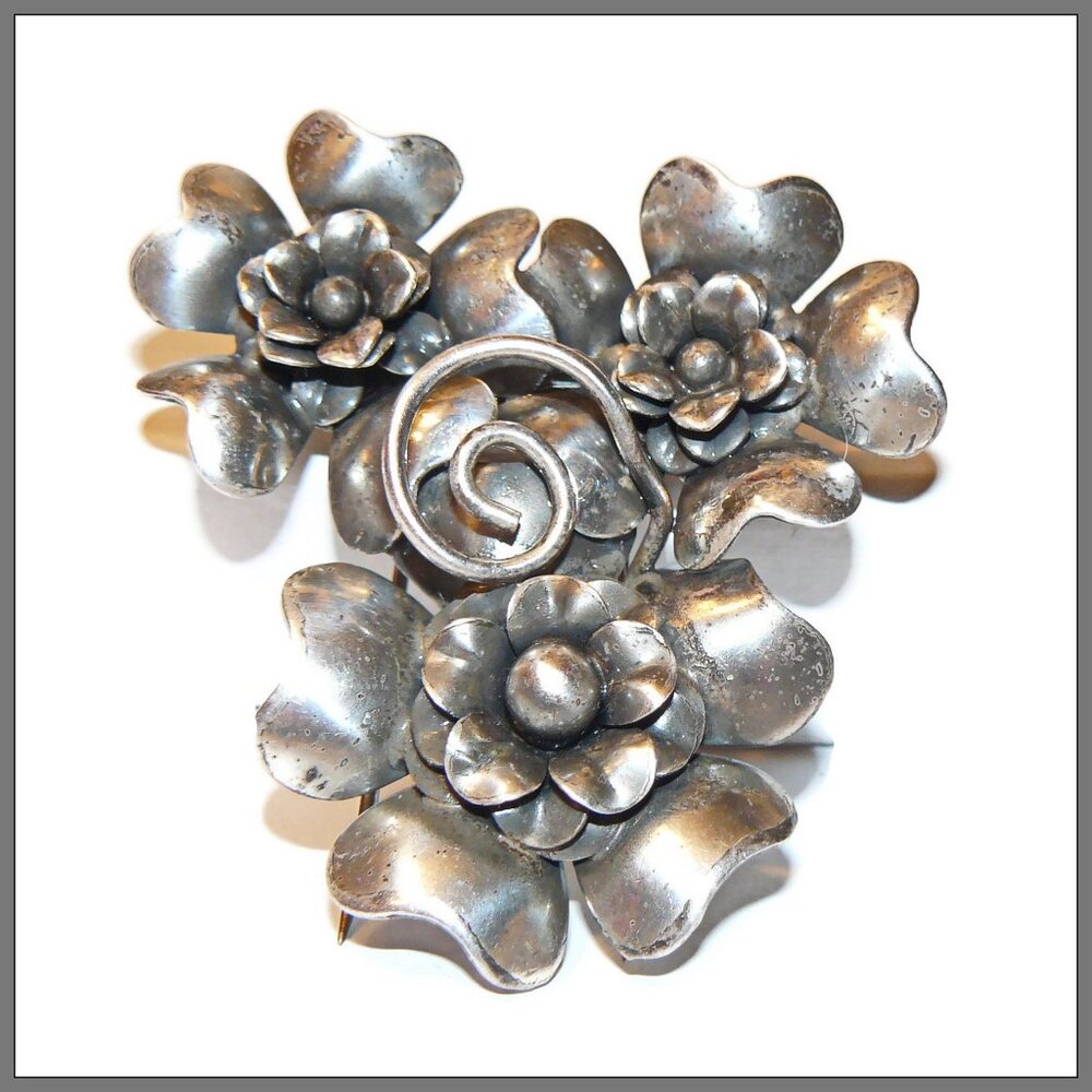 Vintage Silver Tone Metal Fur Clip, Floral Pattern Fur Clip